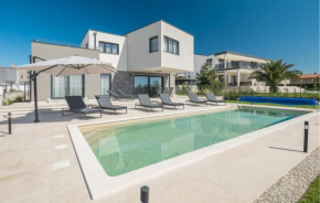 Nice Home In Tar With Heated Swimming Pool